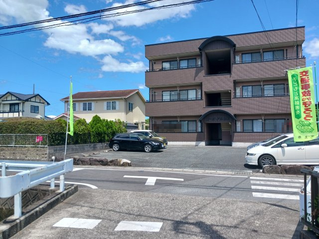 宇土市松原町の一棟アパートの駐車場