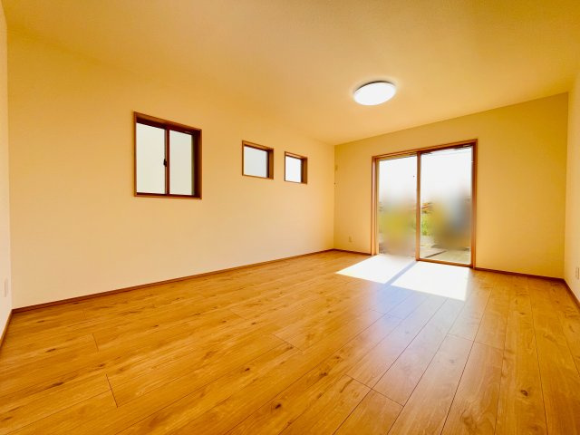 【居間・リビング】 | 熊谷市上之第8期　ワイウッドコート　新築戸建　全8区画　5号棟