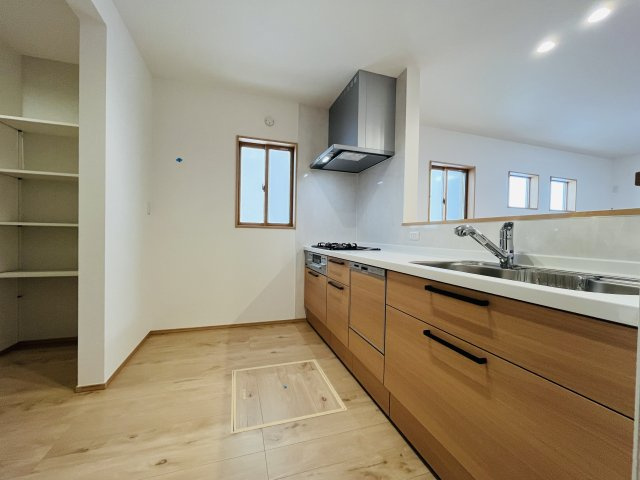 【キッチン】 | 熊谷市上之第8期　ワイウッドコート　新築戸建　全8区画　5号棟