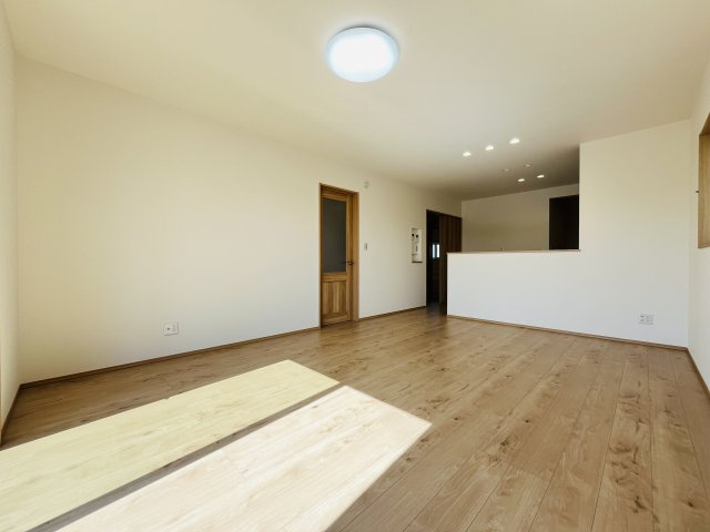 【居間・リビング】 | 熊谷市上之第8期　ワイウッドコート　新築戸建　全8区画　5号棟