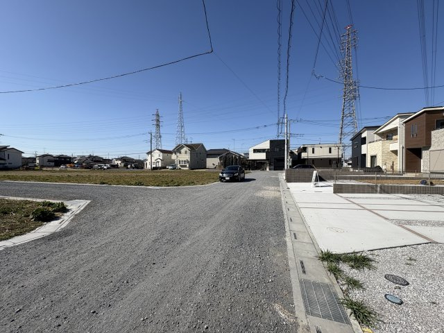 【前面道路含む現地写真】 | 熊谷市上之第8期　ワイウッドコート　新築戸建　全8区画　5号棟 | 10/17撮影
