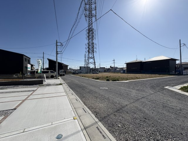 【前面道路含む現地写真】 | 熊谷市上之第8期　ワイウッドコート　新築戸建　全8区画　5号棟 | 10/17撮影