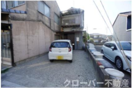 西平山町戸建ての駐車場