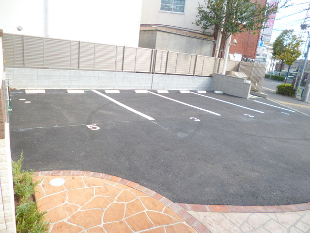 メゾンアルカンシエルの駐車場|★敷地内駐車場★