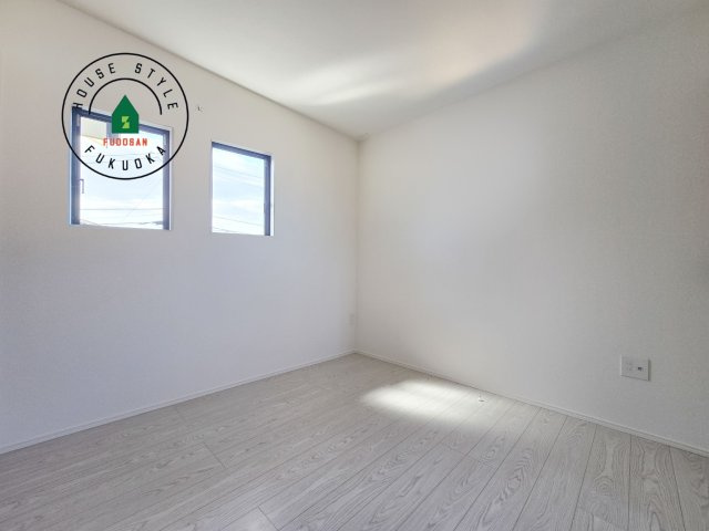 糟屋郡宇美町障子岳3丁目第1-4棟(1号棟)の内観：施工例|柔らかい陽光が差し込む明るいお部屋を演出する設計。彩光の取れる窓が気持ちの良いお部屋を創り上げます。