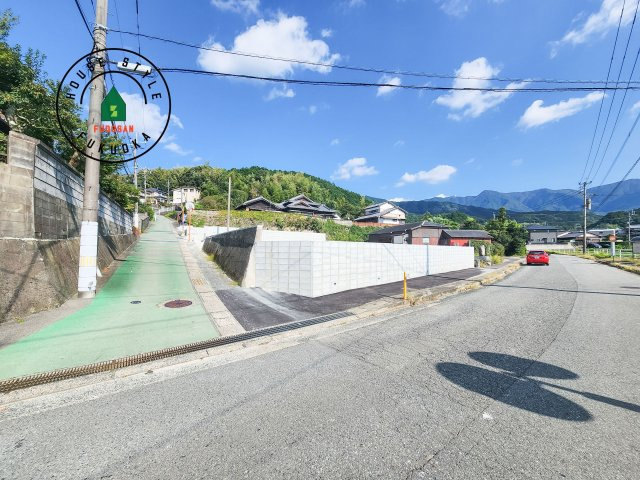 糟屋郡宇美町障子岳3丁目第1-4棟(1号棟)の前面道路含む現地写真|見学の時間などお気軽にお問い合わせ下さい。