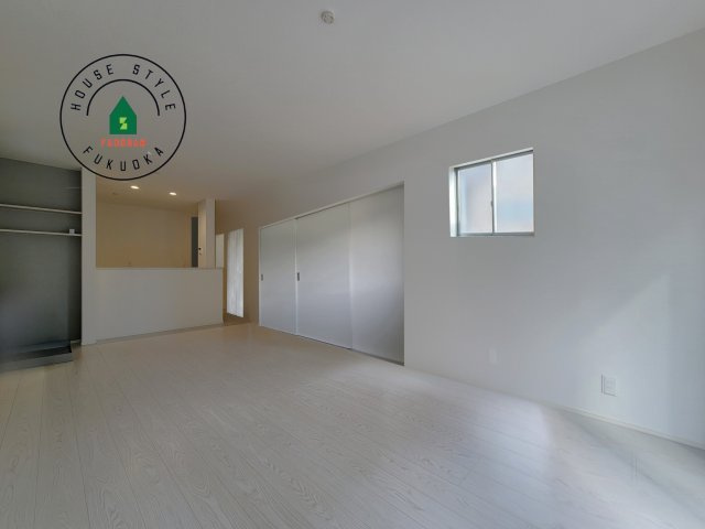 糟屋郡宇美町障子岳3丁目第1-4棟(1号棟)の内観：施工例|ご家族を近くに感じられる対面キッチンのLDK。会話もはずみそうですね。