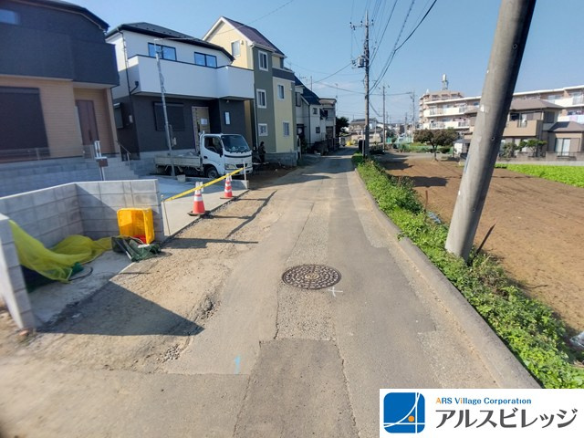 富士見市羽沢1丁目　第1　全3棟の前面道路含む現地写真