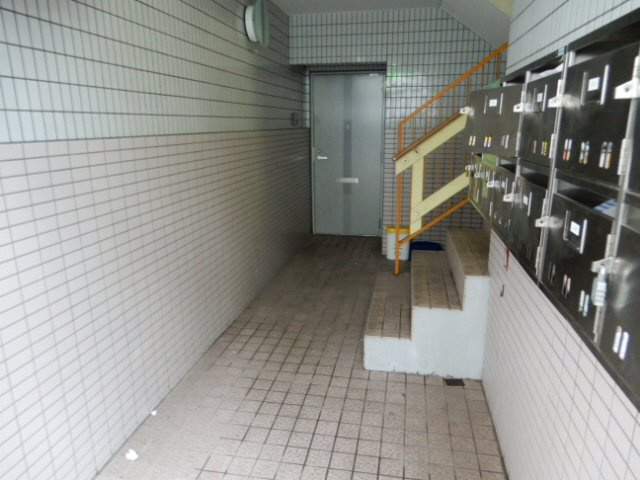 明石市東野町の賃貸マンションのエントランス