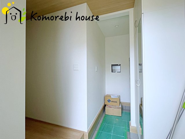 上尾市平塚　11期　新築一戸建て　グラファーレ　01の玄関|きれいな玄関です