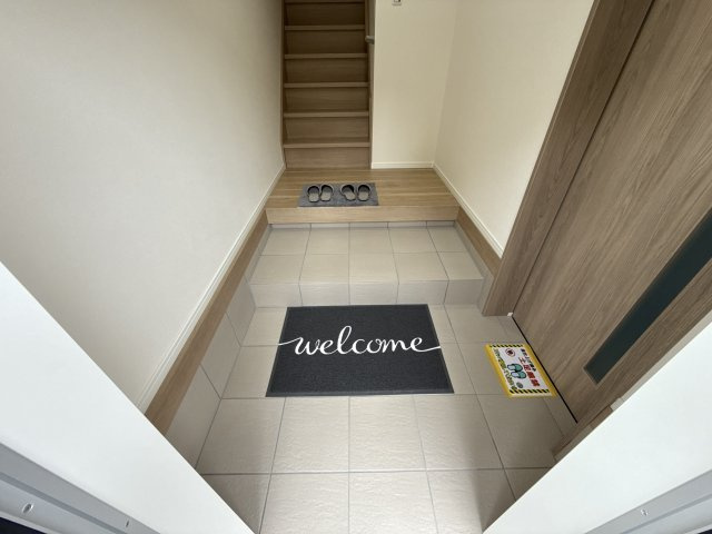 ガレージレガートの玄関