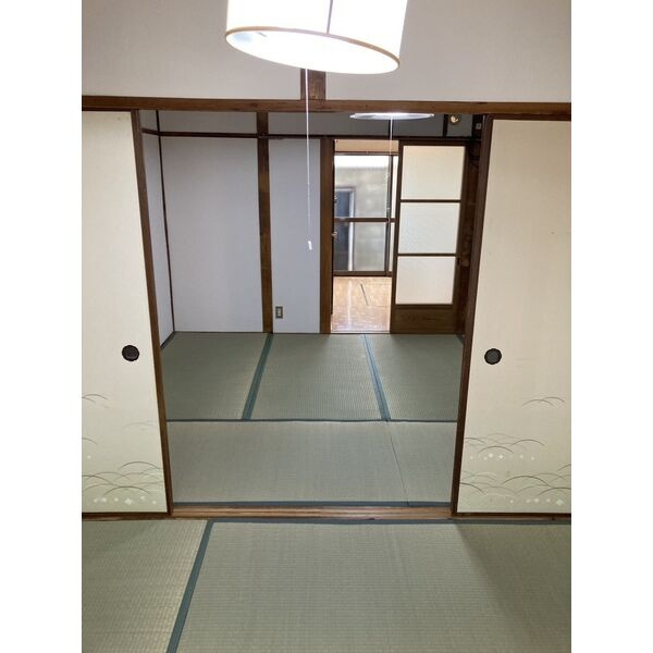 右京区梅津林口町テラスハウスの居間・リビング