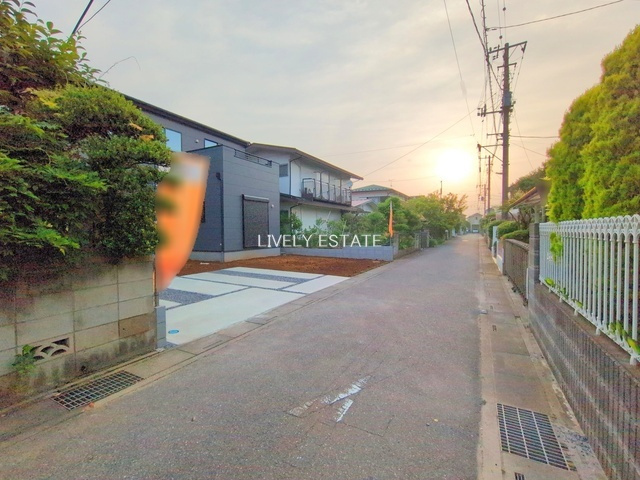 越谷市弥栄町2丁目 新築分譲住宅の前面道路含む現地写真