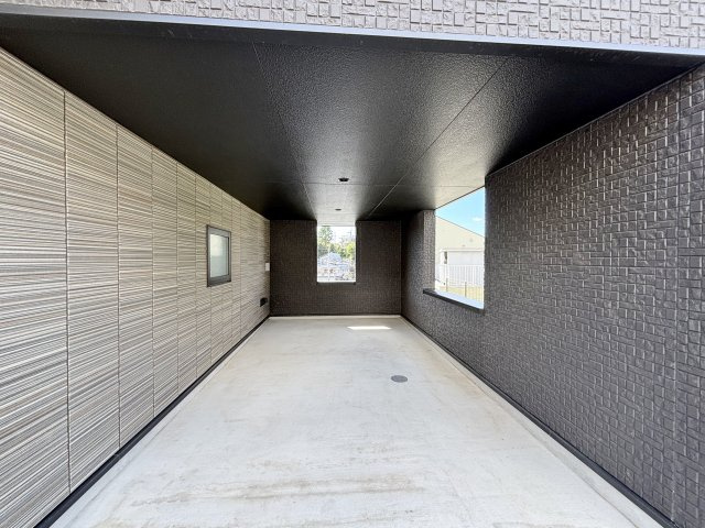 板橋区西台3丁目 限定1棟の駐車場|大切なお車を雨風から守るビルトインガレージ
EVコンセント、防水コンセントを装備しています