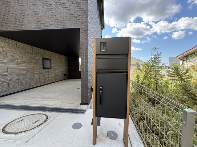 板橋区西台3丁目 限定1棟のその他|お留守がちなご家庭に便利な宅配ボックスを設置しています