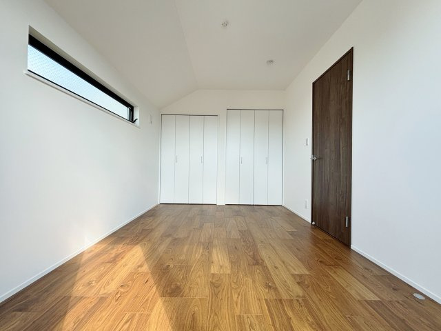 板橋区西台3丁目 限定1棟の洋室|2階6帖洋室は整形なお部屋なので家具のレイアウトもしやすいです
2面開口の明るく快適なお部屋
壁面のワイドバルコニーが魅力的です