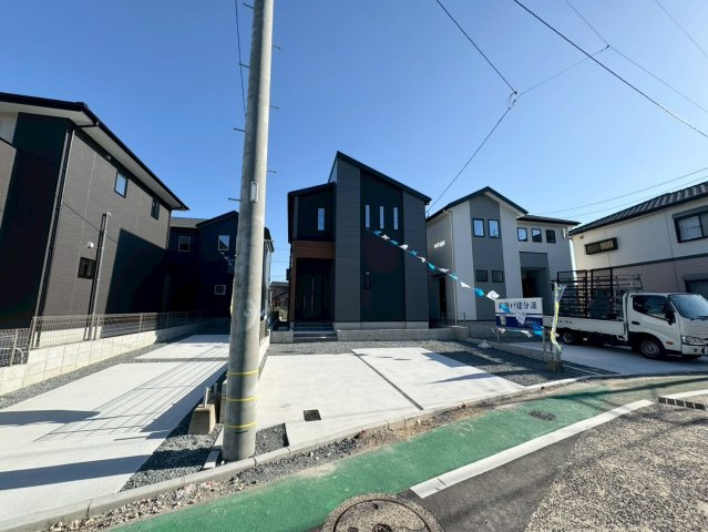 ーAdobleーアドブルー小倉北区今町2丁目2期　【小倉北区　新築戸建て】の駐車場|駐車スペースが広いので、運転が苦手な方でも安心して駐車できます　【小倉北区　新築戸建て】