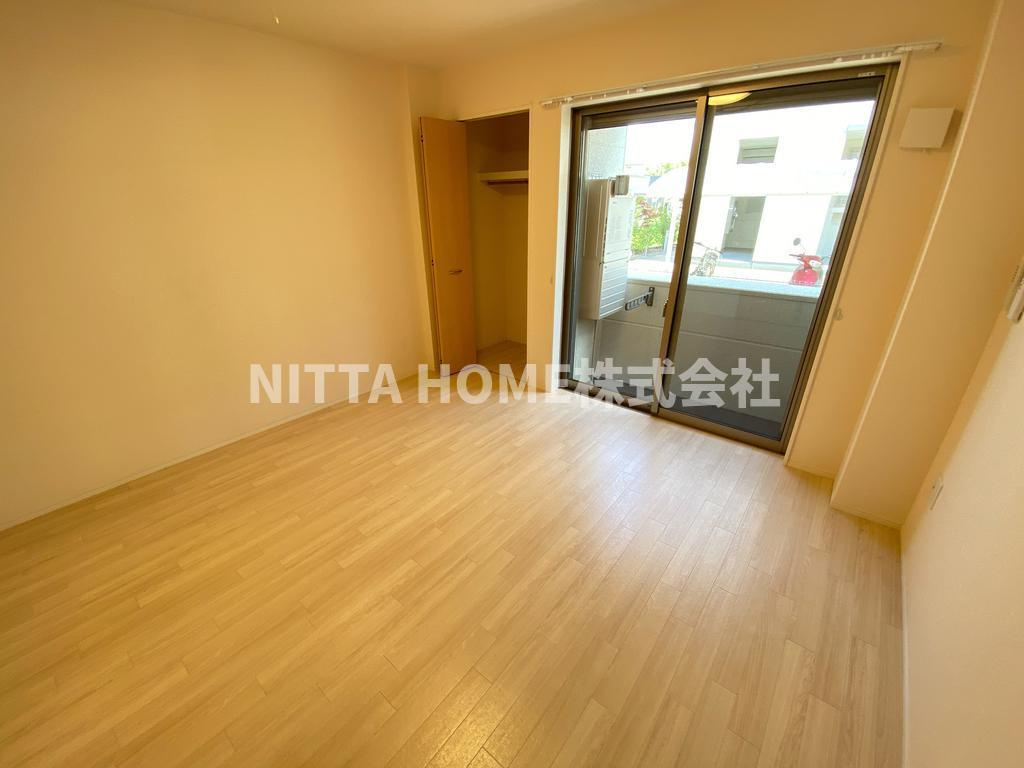 コモンサージの居間・リビング|こちらの洋室は７．３帖です☆