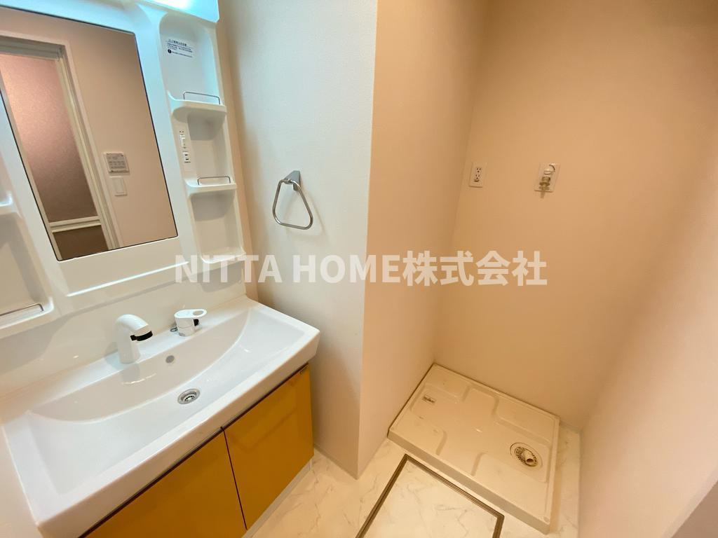 コモンサージの洗面所|シャワー付きの洗面台朝の準備も楽々です★