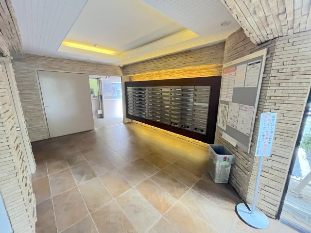 エクセレンス荒江のエントランス