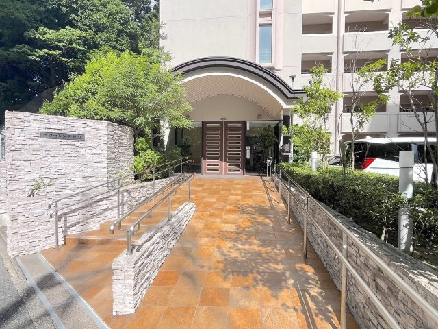 エクセレンス荒江のエントランス