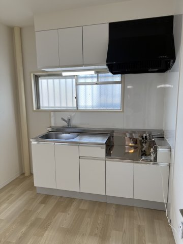 入間郡三芳町大字藤久保の賃貸マンションのキッチン