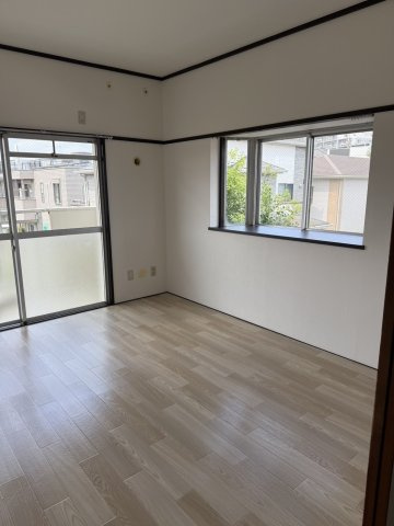 入間郡三芳町大字藤久保の賃貸マンションの居間・リビング