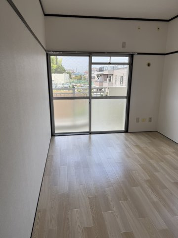 入間郡三芳町大字藤久保の賃貸マンションの洋室