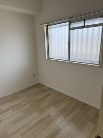 入間郡三芳町大字藤久保の賃貸マンションの洋室