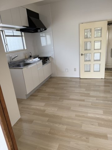 入間郡三芳町大字藤久保の賃貸マンションのキッチン