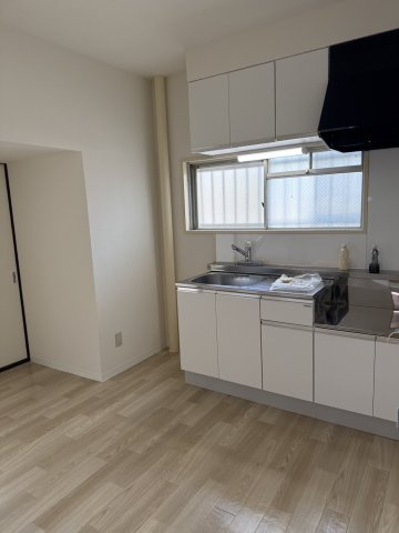 入間郡三芳町大字藤久保の賃貸マンションのキッチン