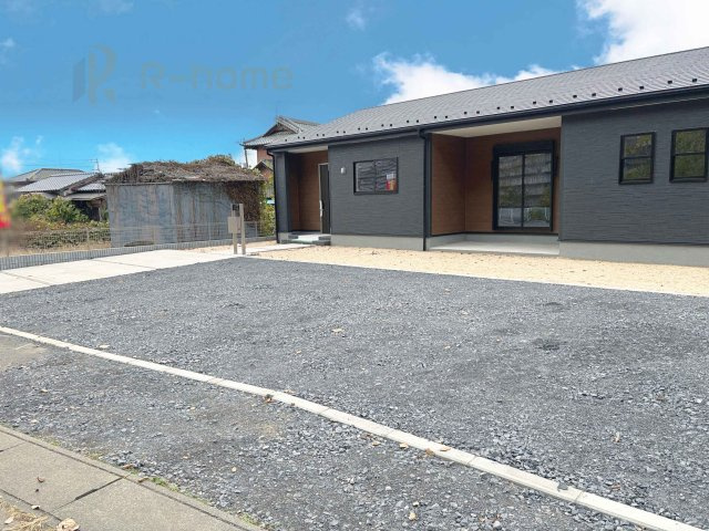 小美玉市小川第1　新築戸建て　1号棟の駐車場|カースペースは3台完備。ゲスト用のスペースも確保できますね♪