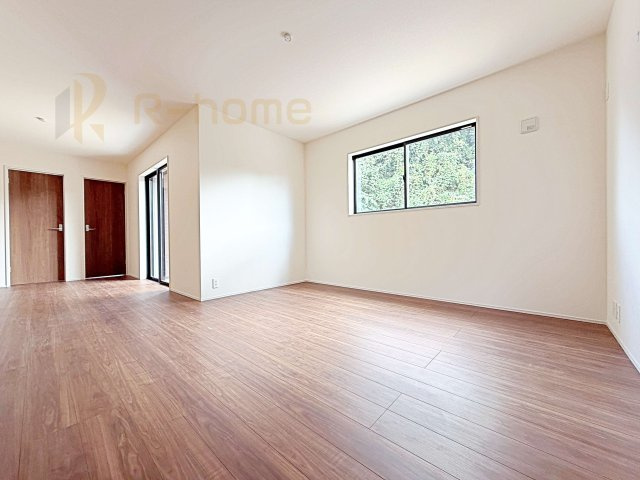 小美玉市小川第1　新築戸建て　1号棟の居間・リビング|広くて明るいＬＤＫ♪ ゆったりくつろげるリビングスペースで、ご家族皆様の笑顔が溢れます。