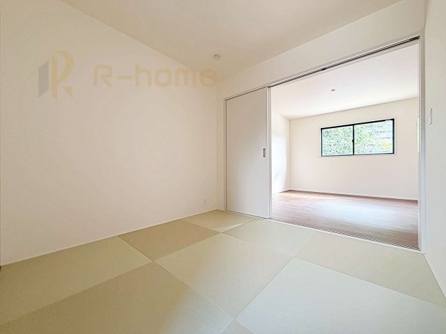 小美玉市小川第1　新築戸建て　1号棟の和室|フローリングより衝撃が少ない和室は、ご両親のお部屋やキッズスペース、客間としても活用頂けます。