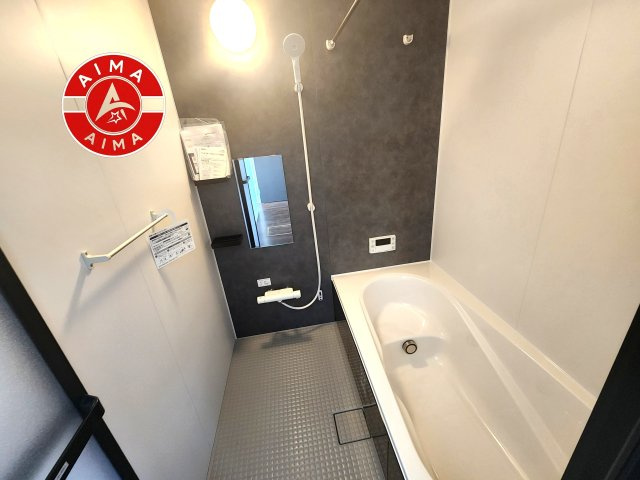 糟屋郡宇美町障子岳3丁目第1-4棟(4号棟)の内観：施工例|1日の疲れを癒してくれる広々バスルーム。雨の日のお洗濯にも大活躍な浴室乾燥機付です！