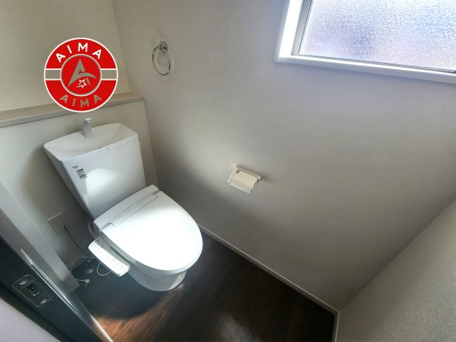 糟屋郡宇美町障子岳3丁目第1-4棟(4号棟)の内観：施工例|温水洗浄便座を完備しております。2ヶ所にトイレがあるのは朝の慌ただしい時間も安心です。