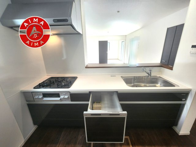 糟屋郡宇美町障子岳3丁目第1-4棟(4号棟)の内観：施工例|キッチン。グリル・食器洗い乾燥機・浄水器も完備。