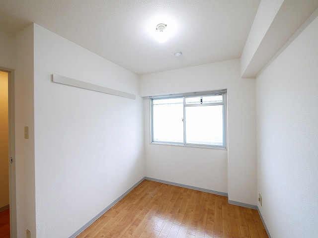 ジュネス東生駒（辻町）の洋室