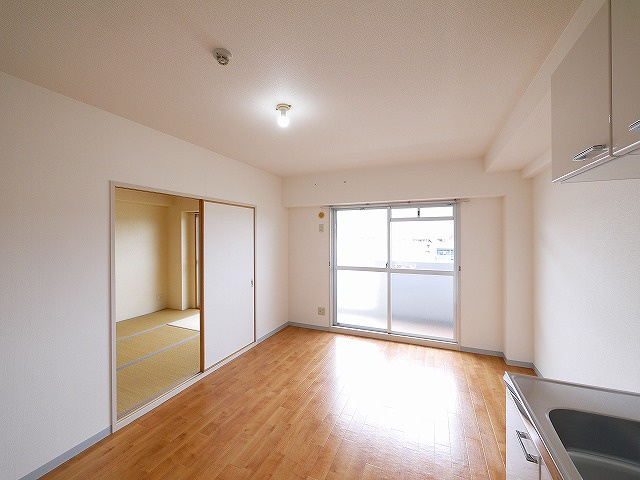 ジュネス東生駒（辻町）の居間・リビング