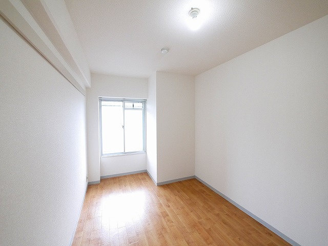 ジュネス東生駒（辻町）の和室