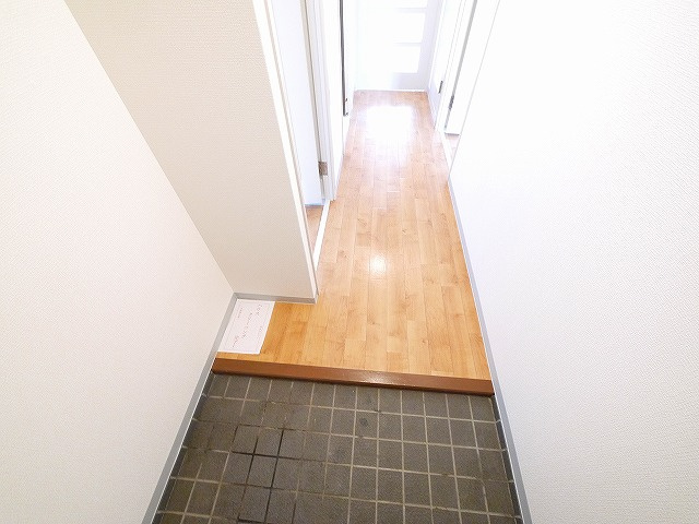 ジュネス東生駒（辻町）の玄関