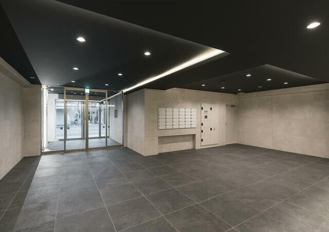 エストゥルース両国のロビー