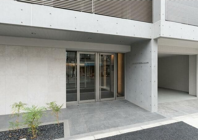 エストゥルース両国のエントランス