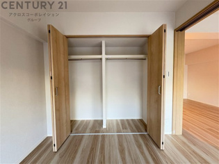 衣類やアクセサリー、小物類の収納が便利で整理整頓がしやすく、部屋の美観を保ちつつ、スペースを最大限に活用できます。衣服のしわやダメージを防ぎ、長持ちさせることができます。