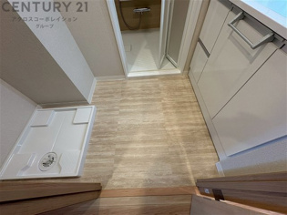 衣服の収納や脱ぎ着や整理整頓がしやすく、湿った衣類を乾燥させるスペースがありカビや臭いの発生を防ぎます。床の汚れを他の部屋に持ち込まず清潔を保つことができます。また快適な入浴環境の整備にも役立ちます。