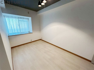 創造性や成長を促す遊びの空間を提供。学習や趣味に集中できる環境を整えます。個別のプライベートスペースは自己表現と自立心を育み、心地よい睡眠環境を整えリラックスできる場所を提供。