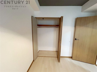 リラックスできるプライベート空間で、快適な睡眠をサポート。個人の好みに合わせたインテリアや寝具で心地良さを追求。プライベートな時間を過ごし、リフレッシュする場所におすすめです。