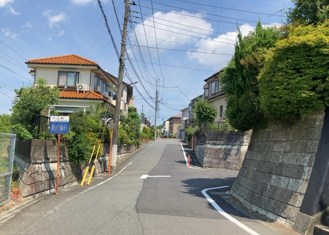 【展望】 | 桜や紅葉の名所に出かける人は多いと思いますが、家にいながら季節の移ろいを感じる生活を送りませんか？リビングや窓から見える景色が生活を彩るワンポイントに！現地から見える景色を堪能してみては如何でしょう。