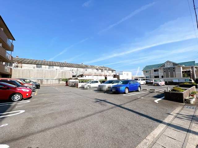 サンハイム美濃の駐車場