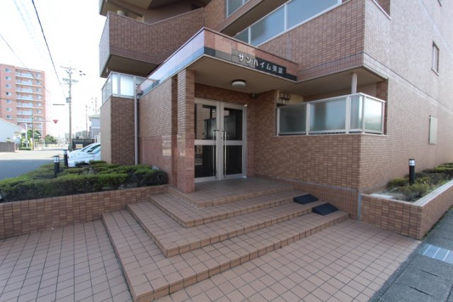 サンハイム美濃のエントランス|毎日通るエントランスはこのようになっています